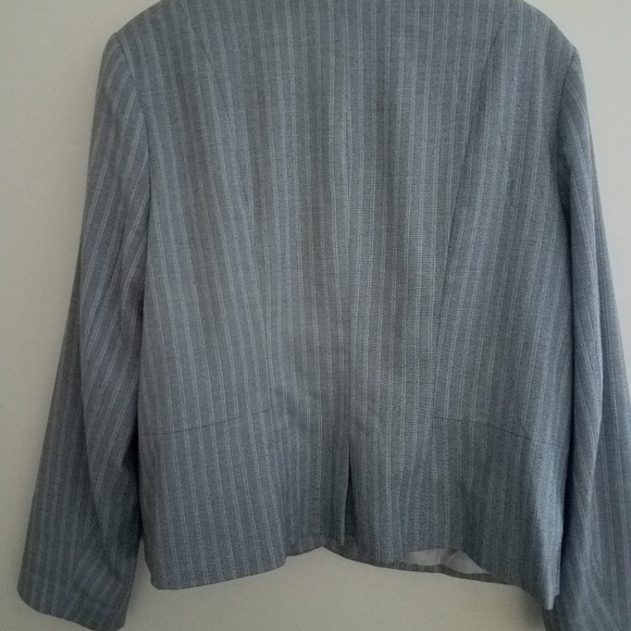 Worthington Modern Lapel Blazer - Picture 2 of 6